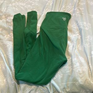 - ARITZIA TNA BUTTER GREEN LEGGINGS SIZE SMALL